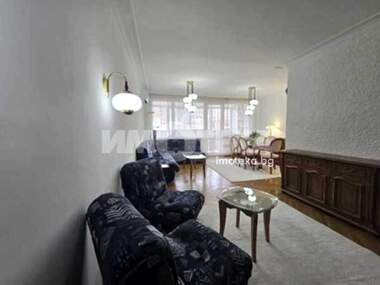 Închiriere - Apartament în Stariat grad,  Plovdiv