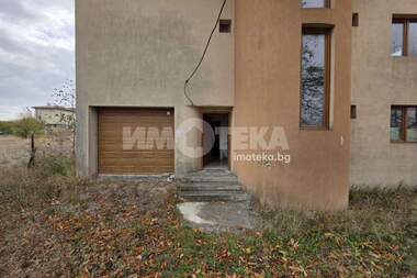 For sale - House in Voluiak,  Sofia