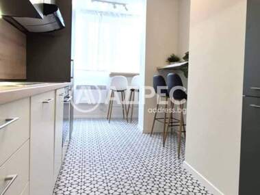 Închiriere - Apartament în Center,  Sofia