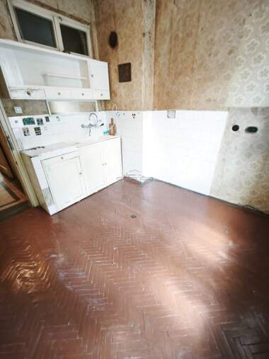 Vânzare - Apartament în Iztok,  Pernik