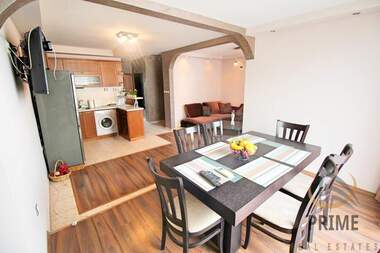 Închiriere - Apartament în Văzrajdane,  Burgas