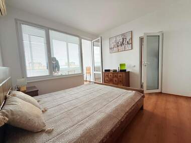 Închiriere - Apartament în Lazur,  Burgas