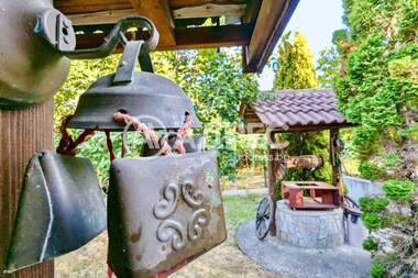 Kira - Ev olarak Perçemliata,  Varna
