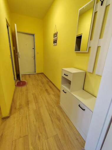 Închiriere - Apartament în Mladost,  Vrața