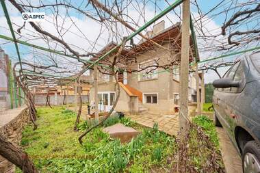 Vânzare - Casă în Mladost,  Lovece