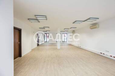 Kira - Ofis olarak Obshtinata,  Varna