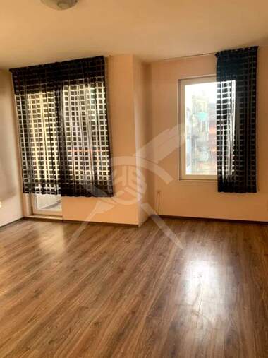 Închiriere - Apartament în Kolhozen pazar,  Varna