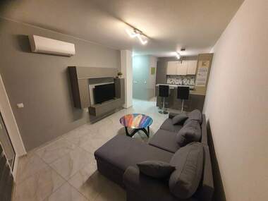 Închiriere - Apartament în Slaveîkov,  Burgas