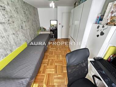 For sale - Apartment in Osvobojdenie,  Razgrad