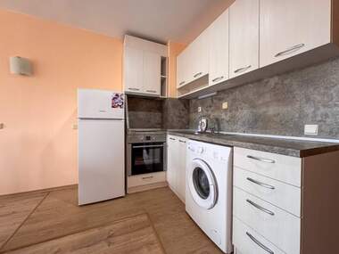 Închiriere - Apartament în Zornița,  Burgas