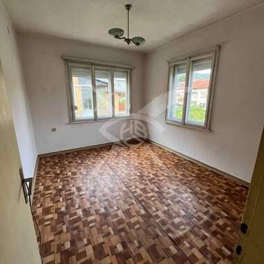 Продажба - Етаж от къща в Асеновград,  Пловдив