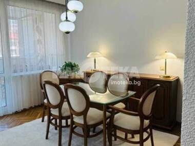 Închiriere - Apartament în Stariat grad,  Plovdiv