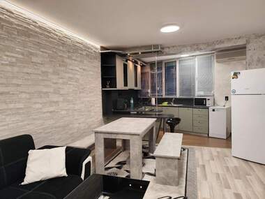 Închiriere - Apartament în Wider Center,  Pleven