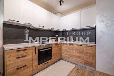 Închiriere - Apartament în Levski,  Varna