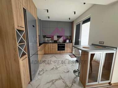 Închiriere - Apartament în Ceaîka,  Varna