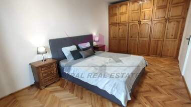 Închiriere - Apartament în Ceaîka,  Varna