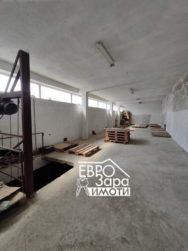 Vânzare - O clădire întreagă în Industrialna Zona-iztok,  Stara Zagora