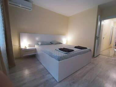 Închiriere - Apartament în Lazur,  Burgas