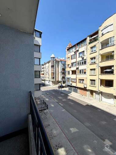 Închiriere - Apartament în Văzrajdane,  Burgas