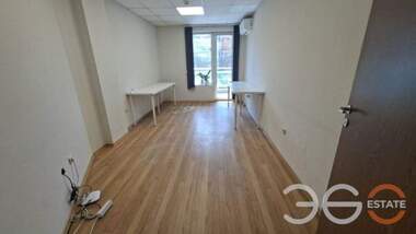 For rent - Office in Liatno kino Trakia,  Varna