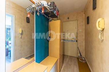 Vânzare - Apartament în Mladost 1,  Varna
