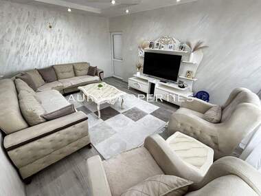 Închiriere - Apartament în Varoș,  Razgrad