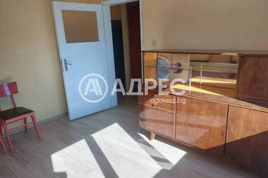 Închiriere - Apartament în Văzrajdane,  Burgas