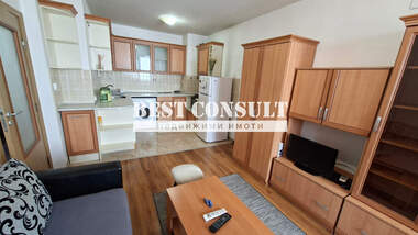 Închiriere - Apartament în Văzrajdane,  Ruse
