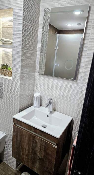 Închiriere - Apartament în Kolhozen pazar,  Varna