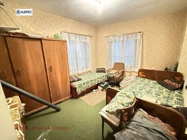 For sale - House in Gostinia,  Lovech