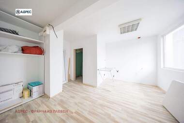 Vânzare - Apartament în Mladost,  Lovece