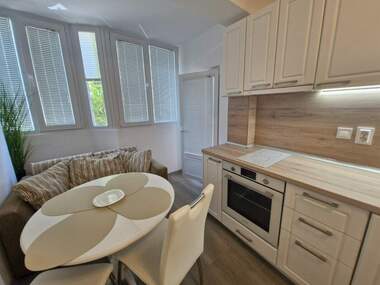 Închiriere - Apartament în Lazur,  Burgas