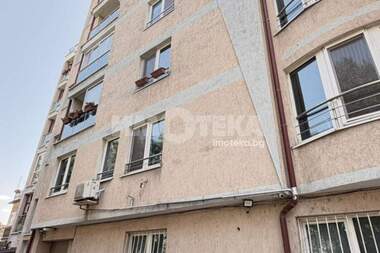 Продажба - Апартамент в Център,  София