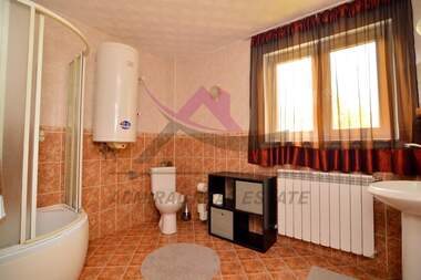 For rent - Floor of a house in Briz,  Varna