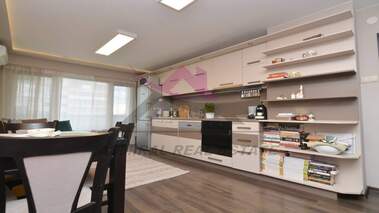 Închiriere - Apartament în Ceaîka,  Varna