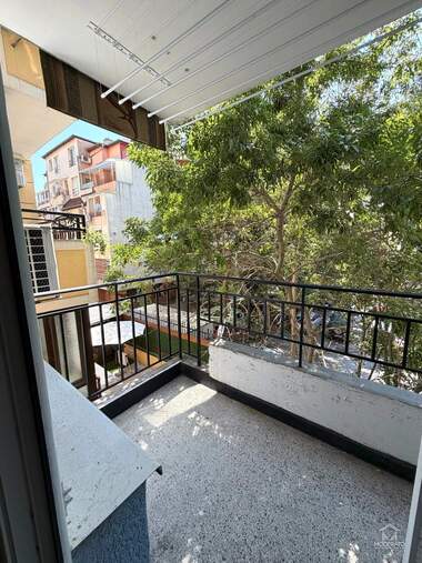 Închiriere - Apartament în Văzrajdane,  Burgas