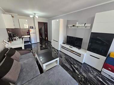 Închiriere - Apartament în Mladejki hălm,  Plovdiv