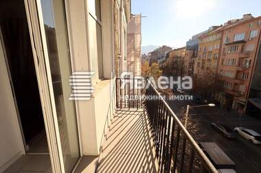 Наем - Апартамент в Център,  София