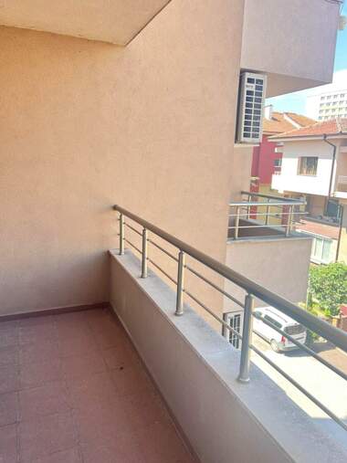 Închiriere - Apartament în Hristo Smirnenski,  Plovdiv