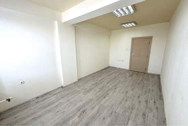 For rent - Office in Targovia na edro,  Ruse
