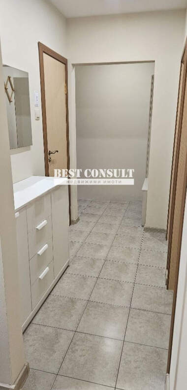 Închiriere - Apartament în Văzrajdane,  Ruse