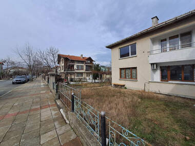 For sale - Floor of a house in Lozenec,  Iambol