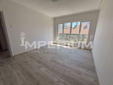 For rent - Office in Sportna zala,  Varna