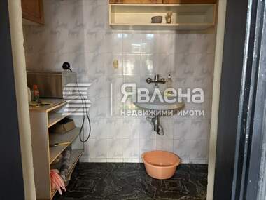 For rent - Store in Vazrajdane,  Burgas