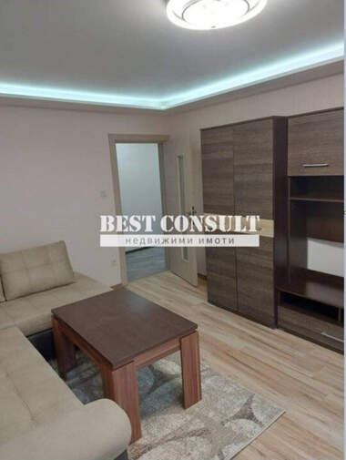 Închiriere - Apartament în Center,  Ruse