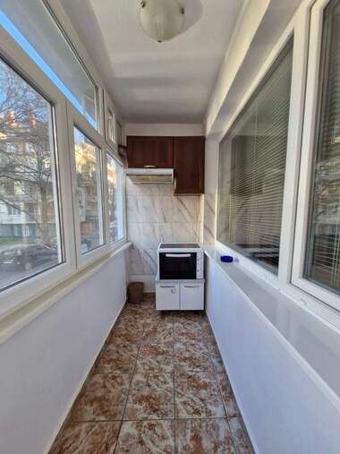 Închiriere - Apartament în Văzrajdane,  Burgas