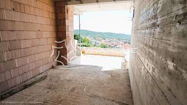 Vânzare - Apartament în Vinița,  Varna