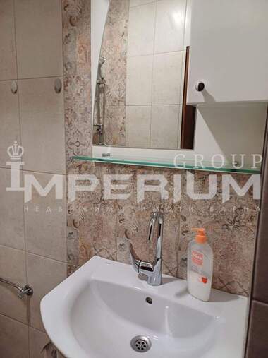 Închiriere - Apartament în Kolhozen pazar,  Varna