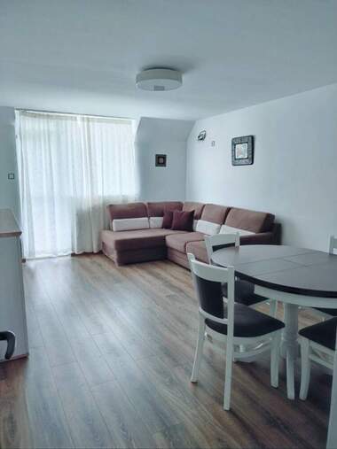 Închiriere - Apartament în Văzrajdane,  Burgas