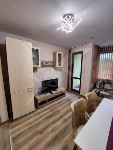 Închiriere - Apartament în Kolhozen pazar,  Varna